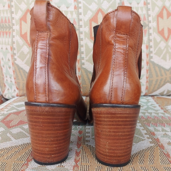 Boemos Chelsea Ankle Leather Booties Size 6 or 36 Made in Italy - Picture 3 of 10